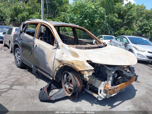 Toyota RAV4 LE 2018 2T3ZFREV3JW434313 Image 1