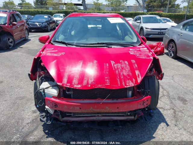 JTDKDTB37E1077861 Toyota Prius C One