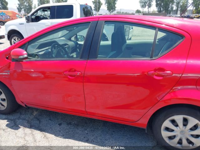 JTDKDTB37E1077861 Toyota Prius C One