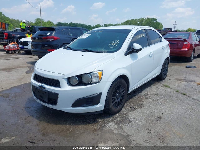 Chevrolet Sonic Lt Auto 2015 1G1JC5SH1F4209706 Image 2