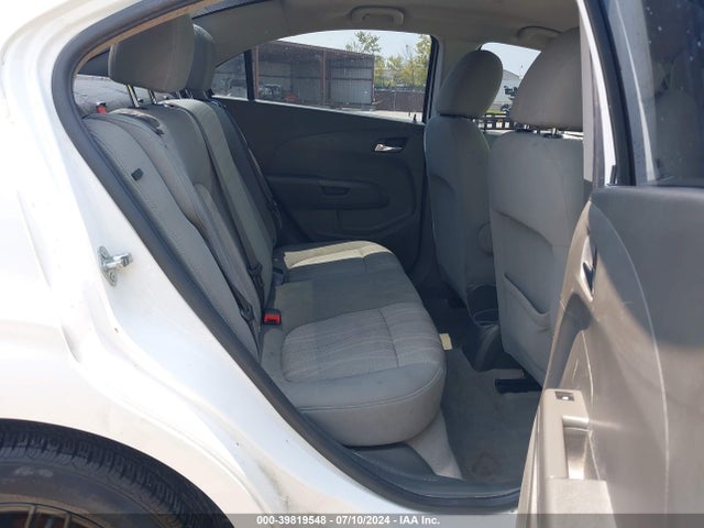 Chevrolet Sonic Lt Auto 2015 1G1JC5SH1F4209706 Image 8