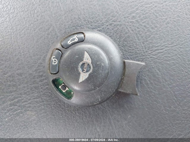 2010 MINI COOPER S CLUBMAN WMWMM3C56ATP94112 Photo 10