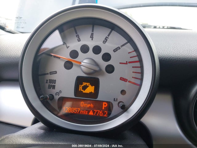 2010 MINI COOPER S CLUBMAN WMWMM3C56ATP94112 Photo 6