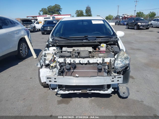 Toyota Prius Four 2015 JTDKN3DU1F0407147 Image 13