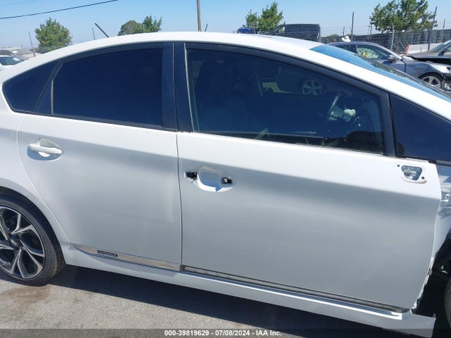 Toyota Prius Four 2015 JTDKN3DU1F0407147 Image 14