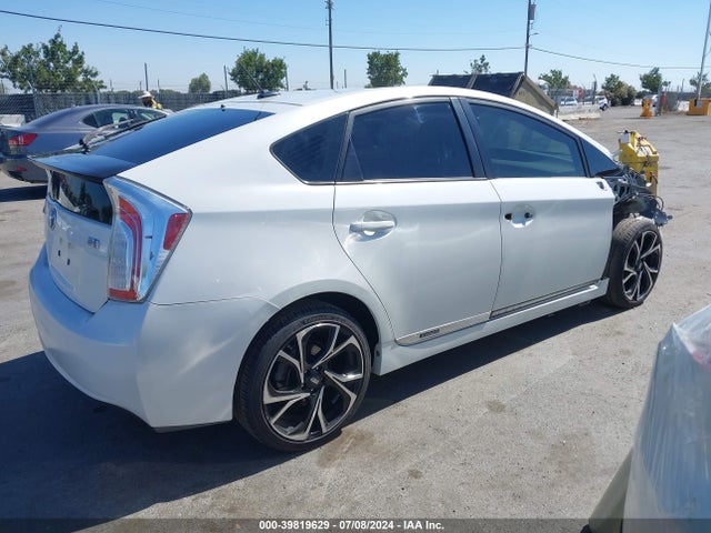 Toyota Prius Four 2015 JTDKN3DU1F0407147 Image 4