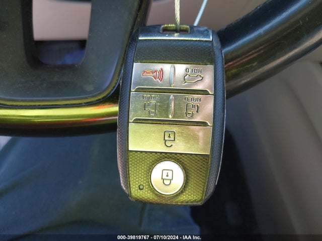 KIA SEDONA LX 2017 KNDMB5C19H6281284 Image 11