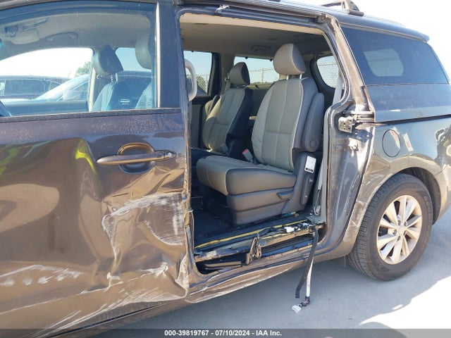 KIA SEDONA LX 2017 KNDMB5C19H6281284 Image 6