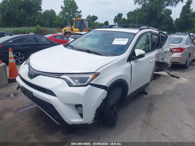 Toyota Rav4 Xle 2018 JTMRFREV7JJ735617 Image 2