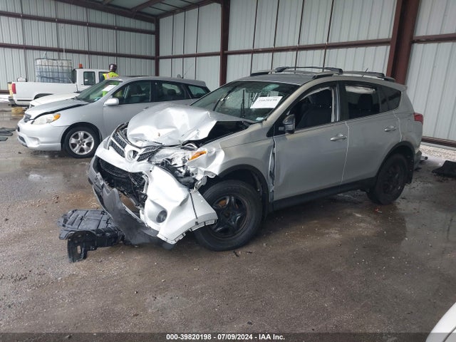 Toyota RAV4 LE 2014 JTMBFREV0ED049778 Image 2