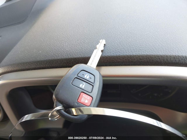 Toyota RAV4 LE 2018 JTMBFREV2JJ217660 Image 11
