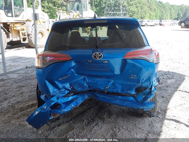 Toyota RAV4 LE 2018 JTMBFREV2JJ217660 Image 17
