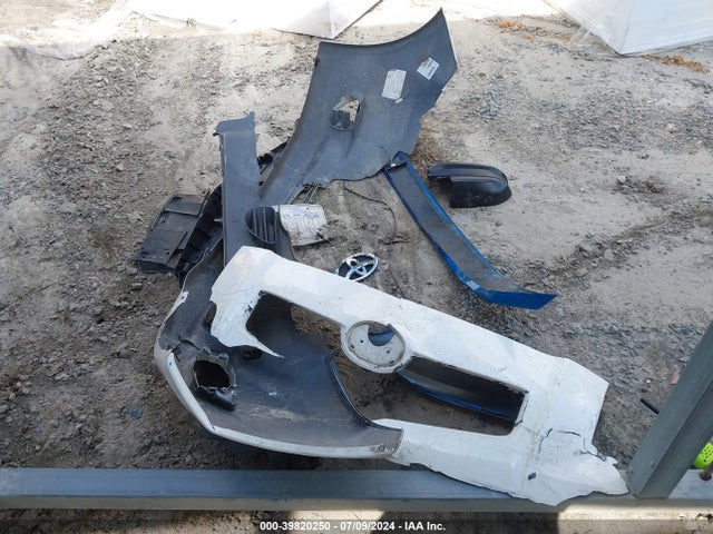 Toyota RAV4 LE 2018 JTMBFREV2JJ217660 Image 12