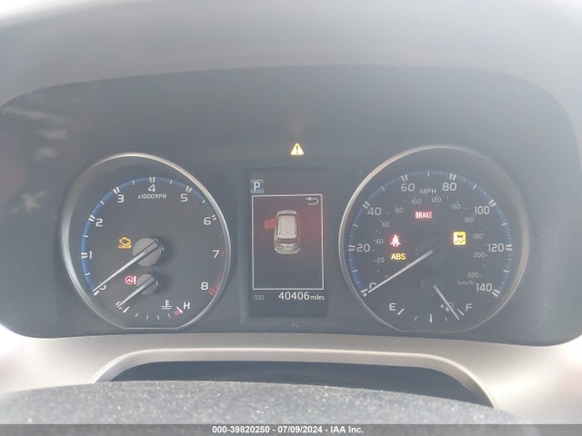 Toyota RAV4 LE 2018 JTMBFREV2JJ217660 Image 7