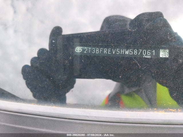 Toyota RAV4 LE 2017 2T3BFREV5HW587061 Image 9