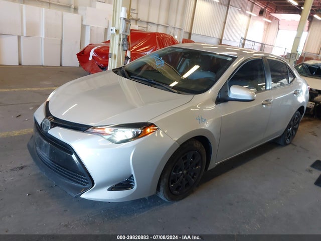Toyota COROLLA LE 2018 2T1BURHE5JC044794 Image 2