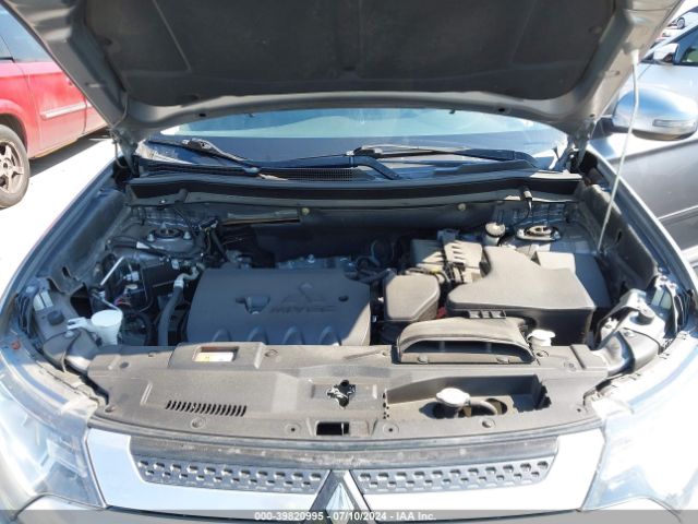 JA4AD3A33KZ006970 Mitsubishi Outlander Se
