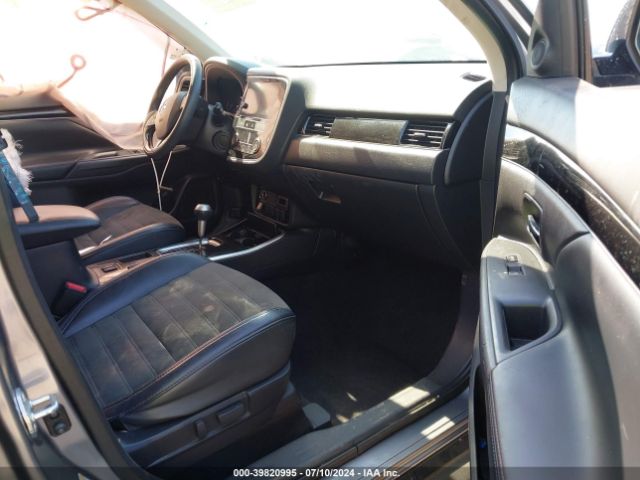 JA4AD3A33KZ006970 Mitsubishi Outlander Se