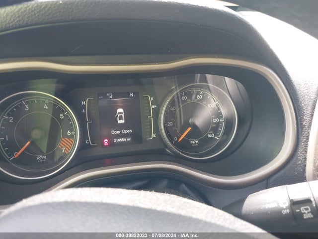 1C4PJLCB6FW770736 Jeep Cherokee Latitude