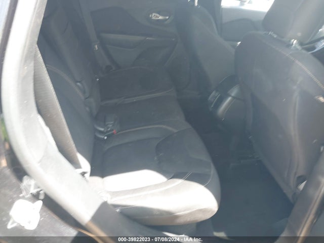 1C4PJLCB6FW770736 Jeep Cherokee Latitude