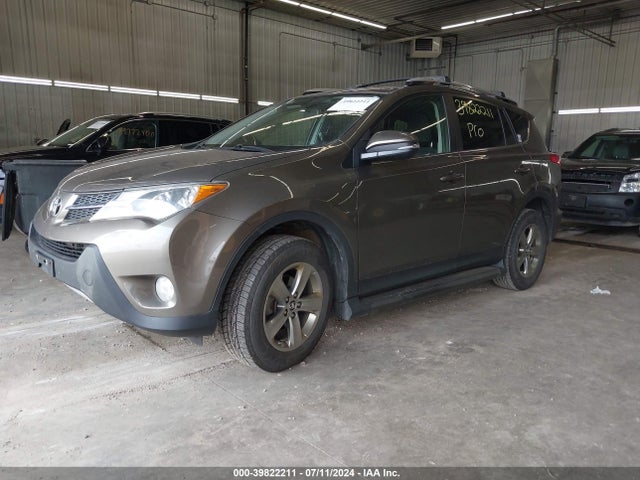 Toyota Rav4 Xle 2015 JTMRFREV9FD111646 Image 2