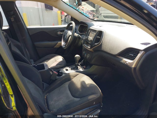 1C4PJLAB3HW643691 Jeep Cherokee Sport Fwd
