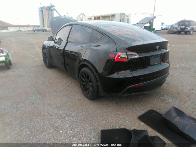 2021 TESLA MODEL Y 5YJYGAEE1MF185966 Photo 2