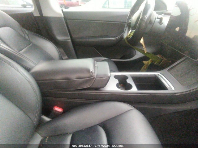 2021 TESLA MODEL Y 5YJYGAEE1MF185966 Photo 4