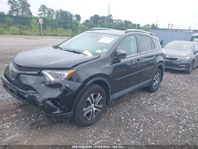 Toyota RAV4 LE 2018 2T3BFREV9JW821742 Image 2