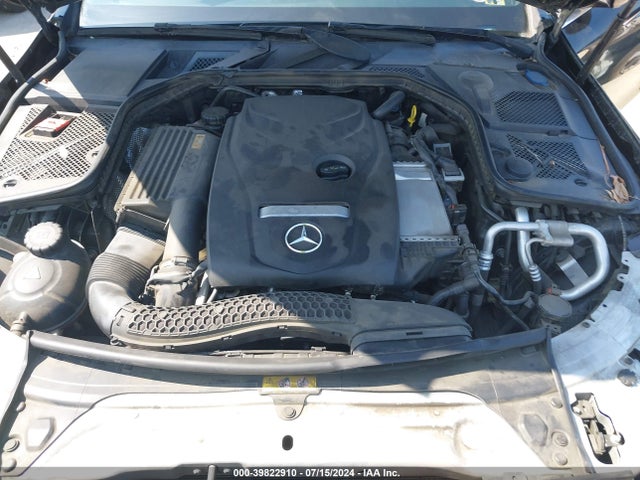 55SWF4JB1FU056070 Mercedes-Benz C 300 Luxury/sport