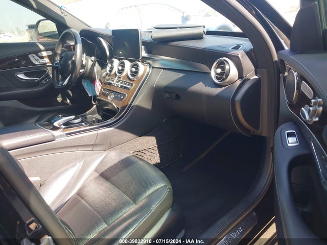 55SWF4JB1FU056070 Mercedes-Benz C 300 Luxury/sport