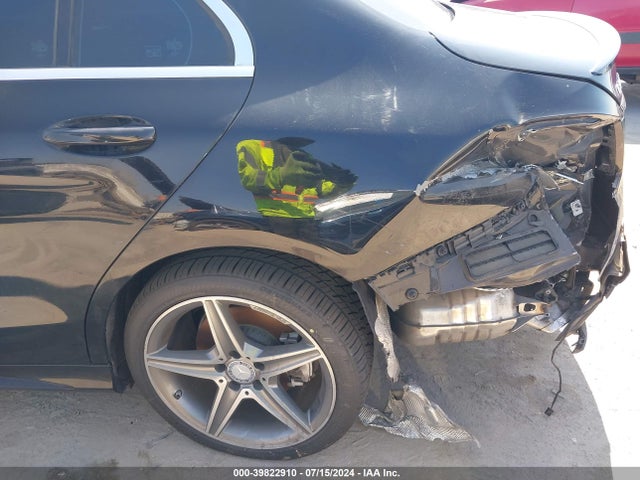55SWF4JB1FU056070 Mercedes-Benz C 300 Luxury/sport
