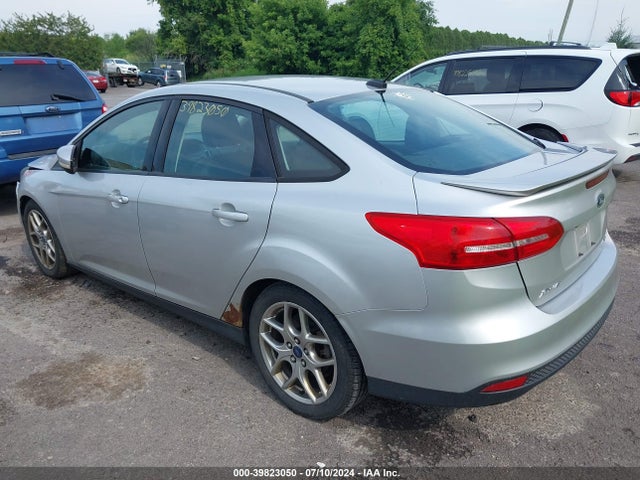 Ford FOCUS SE 2015 1FADP3F22FL222608 Image 3