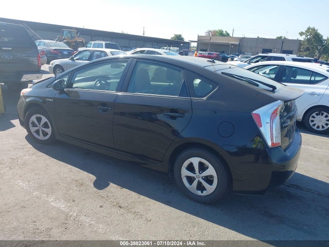 Toyota Prius Three 2015 JTDKN3DU0F0447641 Image 3