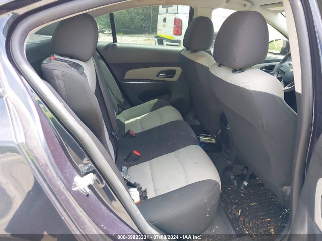 Chevrolet Cruze Ls Manual 2015 1G1PB5SG3F7276133 Image 8