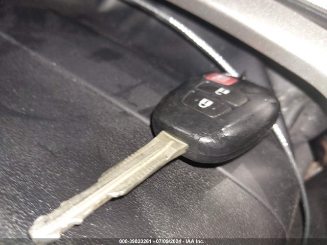 Toyota RAV4 LE 2015 JTMBFREV3FJ025641 Image 11