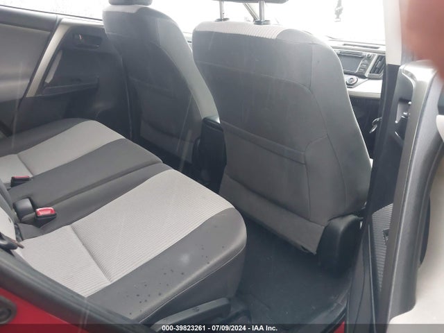 Toyota RAV4 LE 2015 JTMBFREV3FJ025641 Image 8