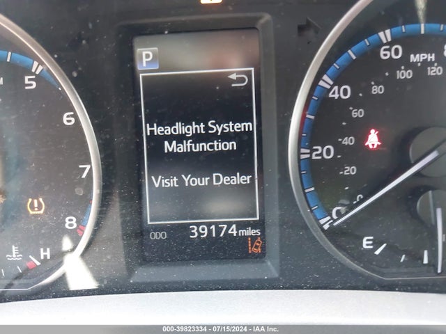 Toyota RAV4 LE 2018 2T3ZFREV5JW515281 Image 15