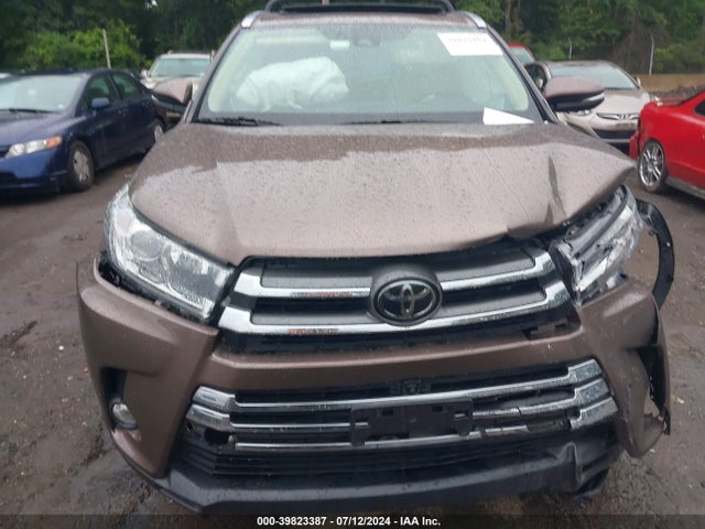 Toyota Highlander Limited Platinum 2018 5TDDZRFH6JS890432 Image 12