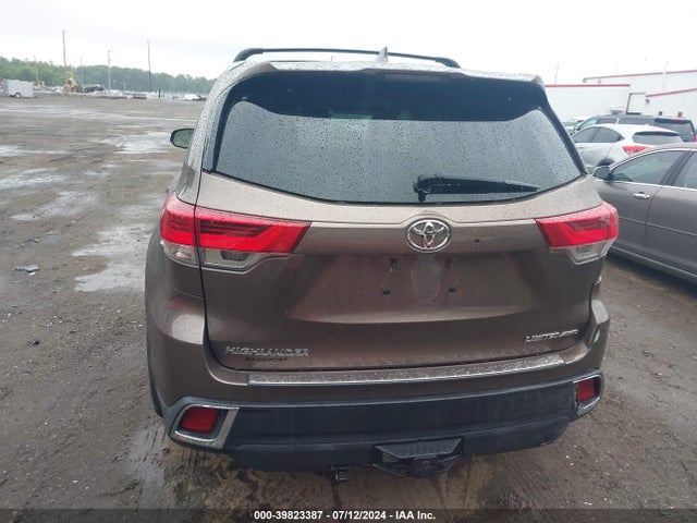 Toyota Highlander Limited Platinum 2018 5TDDZRFH6JS890432 Image 16