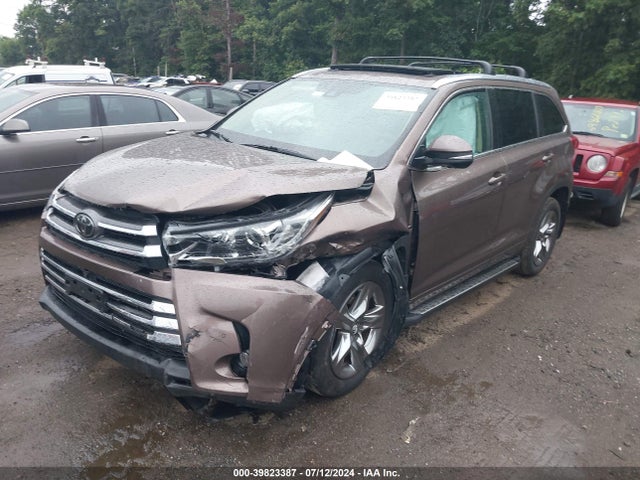 Toyota Highlander Limited Platinum 2018 5TDDZRFH6JS890432 Image 2