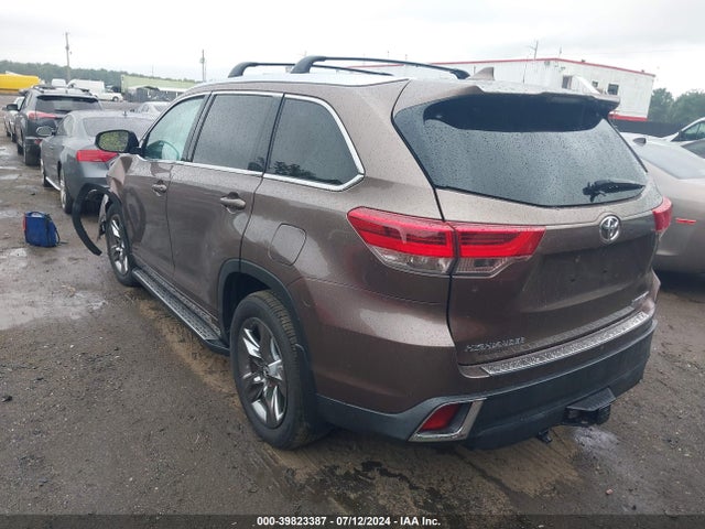 Toyota Highlander Limited Platinum 2018 5TDDZRFH6JS890432 Image 3