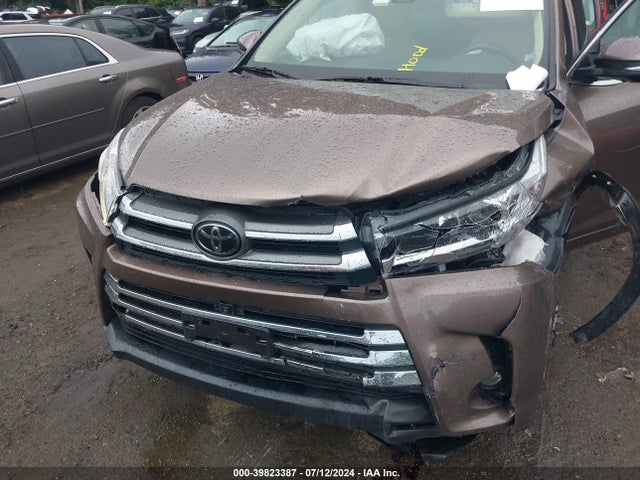 Toyota Highlander Limited Platinum 2018 5TDDZRFH6JS890432 Image 6