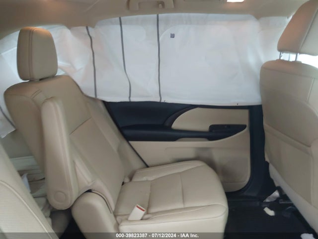 Toyota Highlander Limited Platinum 2018 5TDDZRFH6JS890432 Image 8