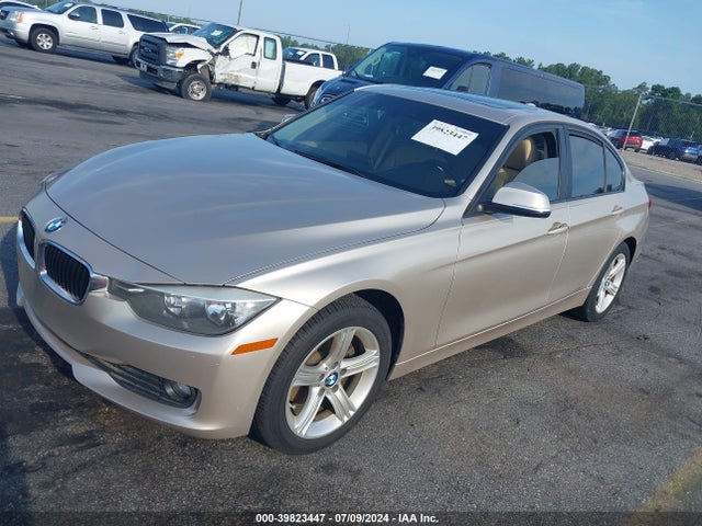 BMW 320i 2014 WBA3B1C56EP678543 Image 2