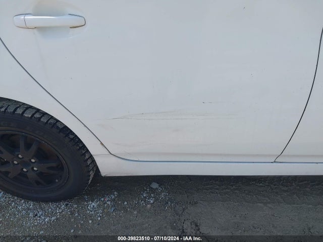 Toyota Prius Two 2014 JTDKN3DU3E1745223 Image 13