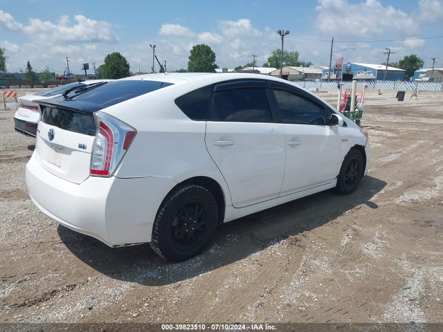 Toyota Prius Two 2014 JTDKN3DU3E1745223 Image 4