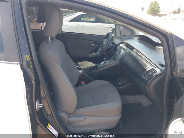 Toyota Prius Two 2014 JTDKN3DU3E1745223 Image 5