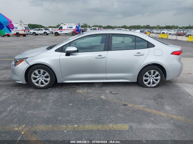 Toyota COROLLA LE 2022 5YFEPMAE3NP377440 Image 14