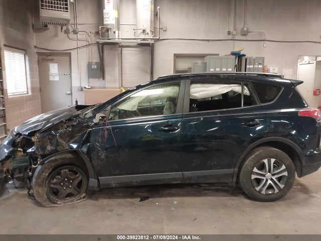 Toyota RAV4 LE 2017 JTMBFREV0HJ137767 Image 14